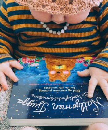 Natbjørnen Tjugga og kærlighedsblomsterne - børnebog