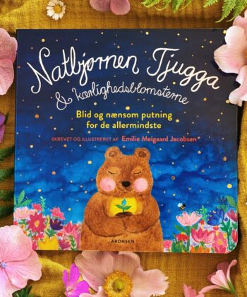Natbjørnen Tjugga og kærlighedsblomsterne - papbog